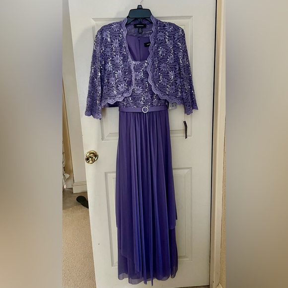 Macy’s Formal Dress - R&M Richard’s - Size 12 - NWT - never worn! - Picture 3 of 4